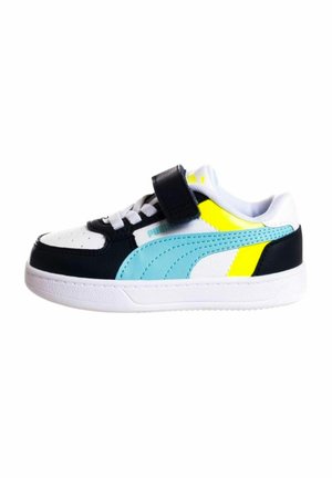 Zapatillas con un upper en blanco y marino, acentos en azul claro, detalles en amarillo y una correa de Velcro. Materiales texturizados con una suela de goma.