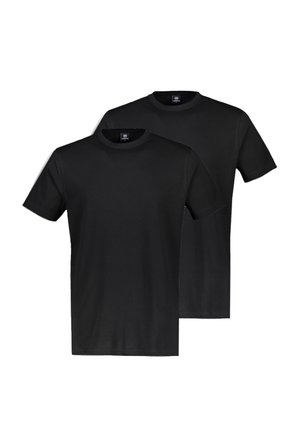 Zwei schlichte schwarze T-Shirts mit kurzen Ärmeln und Rundhalsausschnitt, flach liegend, eines leicht hinter dem anderen auf weißem Hintergrund.