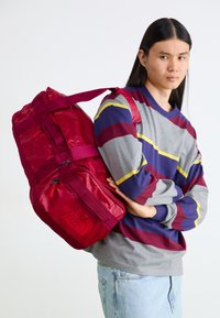 Unselected, beetroot/red