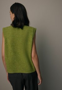 Next CABLE - REGULAR FIT - Väst - green olive