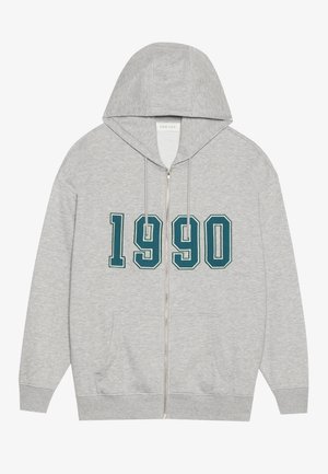 Hoodie cinzento com fecho, feito de uma mistura de algodão, apresentando um grande gráfico "1990" em azul-piscina. Inclui uma capuz espaçoso e bolsos frontais.