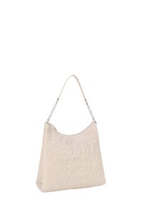 Borsa beige con design a logo in rilievo, caratterizzata da una forma curva, tracolla a catena e texture liscia. Chiusura zip nella parte superiore.