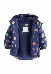 Giacca a vento per bambini con esterno blu navy e motivi colorati di animali e fiori, foderata in fleece e con polsini elasticizzati.