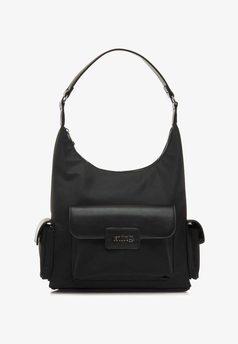 Borsa a tracolla in nylon nero con una silhouette curvata, dotata di una tasca anteriore con patta e due tasche laterali. Texture liscia e tracolla regolabile.