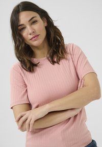 Kaffe SAMANTHA  - Paprasti marškinėliai - misty rose cc