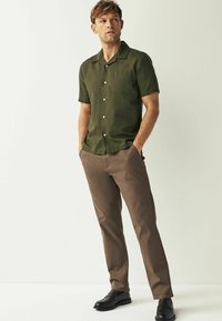 Next SHORT SLEEVE CUBAN COLLAR - Vapaa-ajan kauluspaita - green