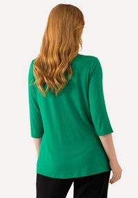 Ulla Popken TIEFER RUNDHALSAUSSCHNITT  - Langarmshirt - green