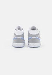 Jordan AIR JORDAN 1 MID - Sapatilhas de cano alto - white/aluminum/wolf grey