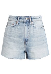 Shorts en jean bleu clair taille haute avec ourlets effilochés, fermeture à bouton, passants pour ceinture et conception classique à cinq poches.