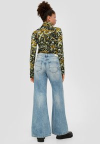 QS MIT ROLLKRAGEN - Langarmshirt - guacamole