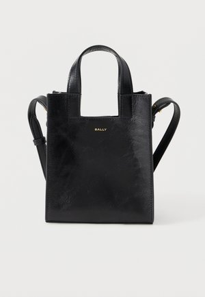 Borsa Bally in pelle nera con manici corti, tracolla regolabile e logo del marchio in oro sul davanti.