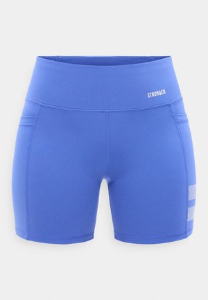 Pantaloni scurți atletici bleu cu talie înaltă, buzunare laterale și logo alb "STRONGER" pe talie, cu detaliu din plasă pe piciorul drept.