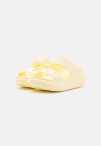 Crocs CRUSH UNISEX - Ciabattine con tacco - buttercream
