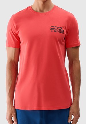 - T-shirt z nadrukiem