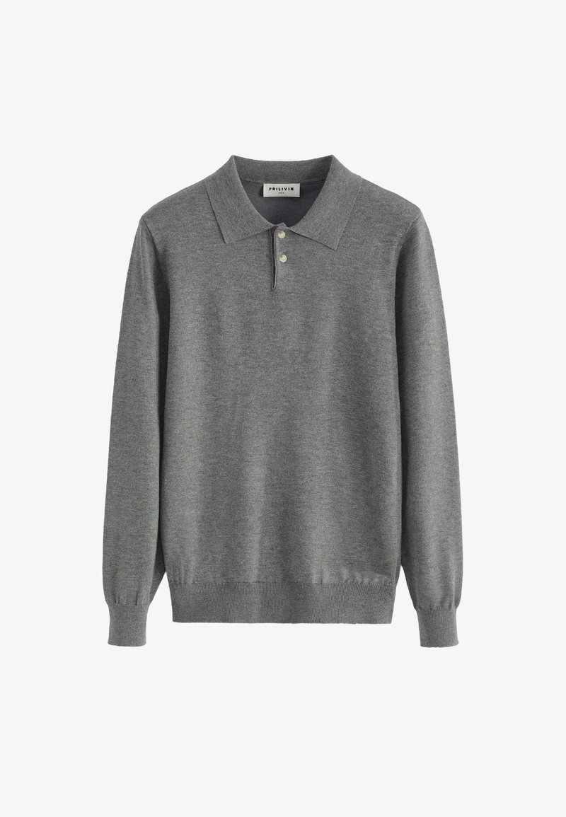 Polo gris à manches longues en tissu doux, avec un col classique, une patte de boutonnage à trois boutons et des poignets et un ourlet côtelés.
