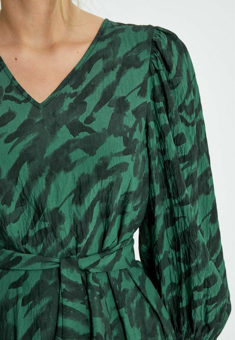 PEPPERCORN Day dress - 4112p jungle green print/green - Zalando.ie