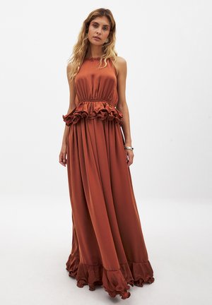 NA-KD FLOUNCE WAIST HALTERNECK - Maksi garuma kleita - rust