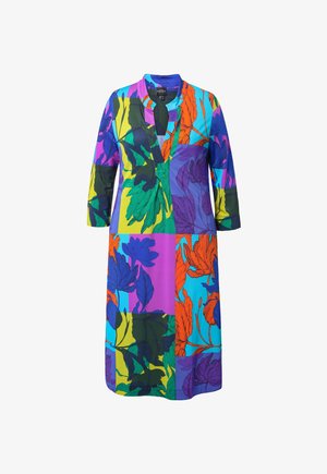 Farverig kjole med krave og trekvartærmer. Lavet af letvægtsstof med et blomsterpatchworkdesign i levende farver.