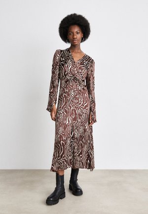 Gestuz FABIOLAGZ MIDI DRESS - Φόρεμα ημέρας - brown