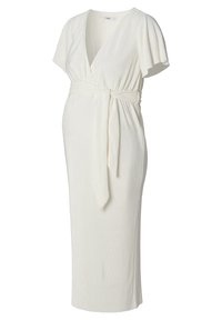 Weißes, plissiertes Umstandskleid mit kurzen, schwingenden Ärmeln, tiefem V-Ausschnitt und befestigtem Taillengürtel, mittellang.