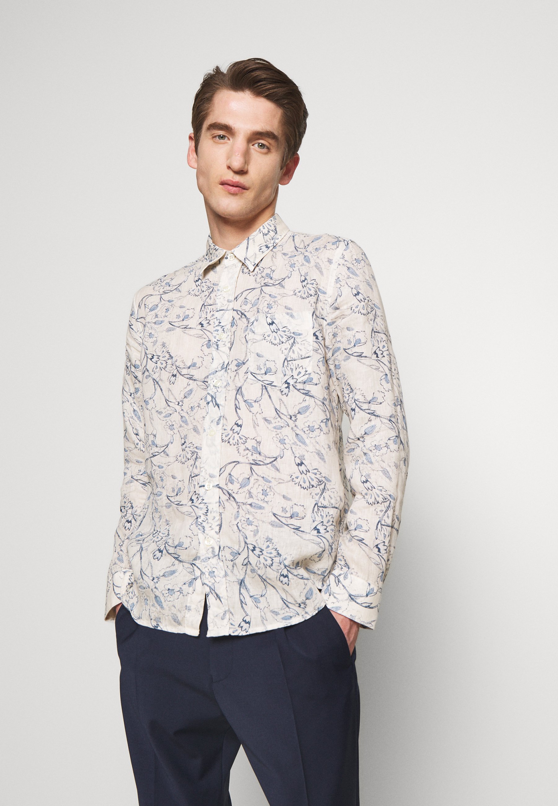 120% Lino online | Den nye kolleksjonen på Zalando 120% Lino FLORAL PRINT - Skjorte - ivory soft fade