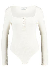 Body a maniche lunghe a costine di colore bianco sporco, con scollatura quadrata e tre bottoni a pressione argentati sul davanti. Design aderente.