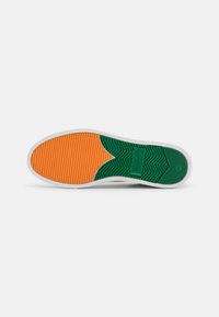 GANT MC JULIEN - Sneaker low - white/cognac
