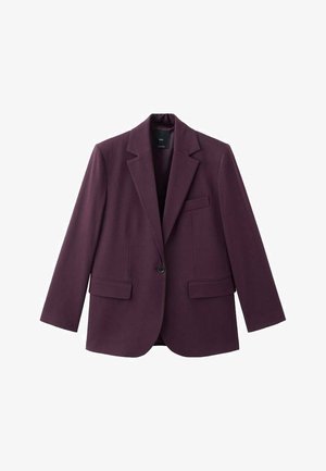 Blazer burdeos con solapa muesca, cierre de un botón, dos bolsillos frontales y una textura de tela suave.