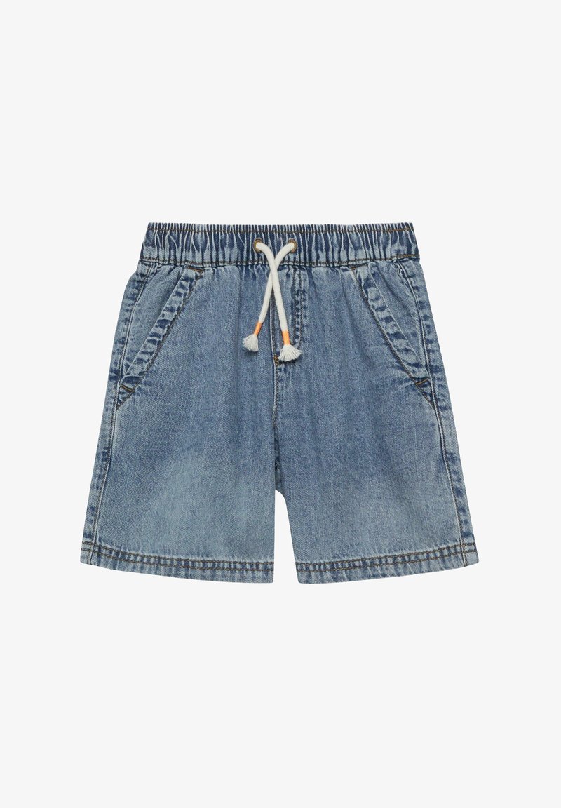Shorts en denim bleu clair avec taille élastique et cordon blanc, dotés de deux poches avant et de surpiqûres contrastées.