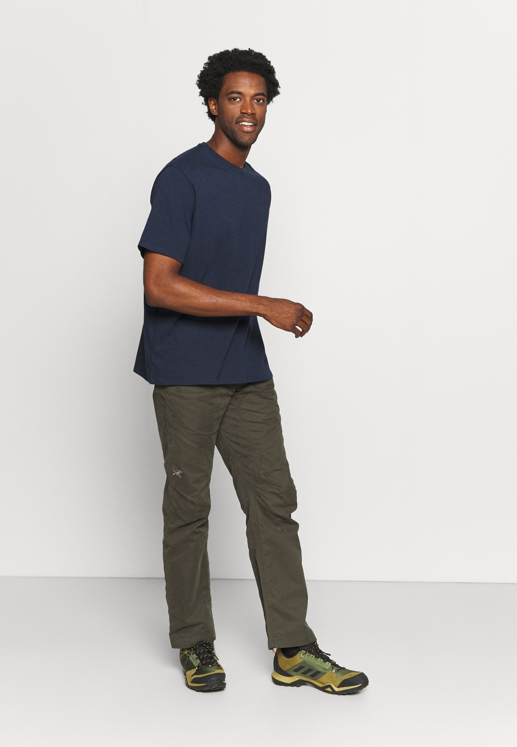 patagonia navy tee