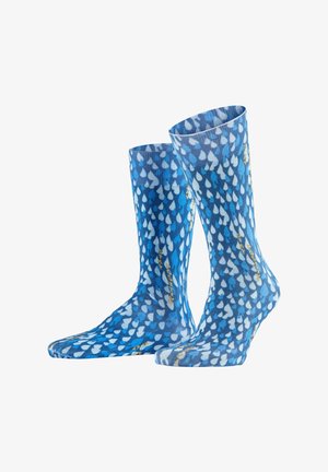 Blaue Socken mit einem tropfenförmigen Muster in verschiedenen Blautönen, mit weißen Akzenten und zusätzlichem gelbem Text auf einer Socke.