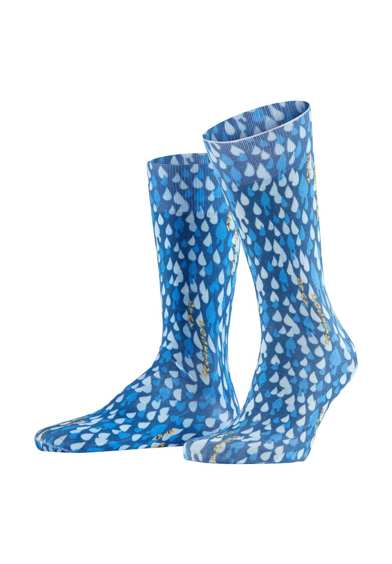Chaussettes bleues avec un motif en forme de larme dans différentes nuances de bleu, avec des accents blancs et un texte jaune supplémentaire sur une chaussette.