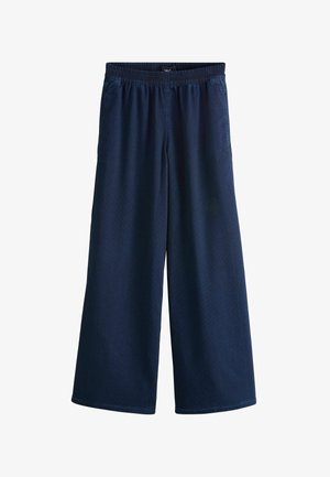 Pantaloni a gamba larga in navy realizzati in un tessuto morbido, dotati di una vita elasticizzata e tasche laterali. Texture liscia con orlo pulito.