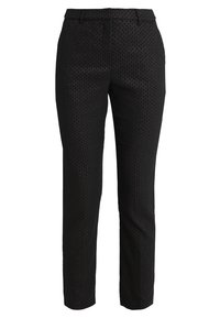 Czarne spodnie o teksturowanym wzorze, dopasowany krój, z szlufkami na pasek. Średni stan i proste nogawki kończą projekt.