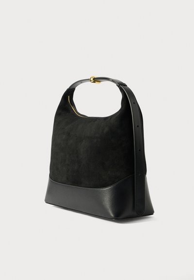 Zwarte suède handtas met een gestructureerde vorm, leren basis en een ronde handgreep. Voorzien van een gouden rits en een zachte textuur.