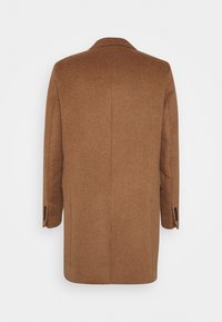 Bruine wollen jas met rechte snit, een enkele split aan de achterkant en zwarte knopenaccenten op de mouwen. Achteraanzicht, geen zichtbare patronen.