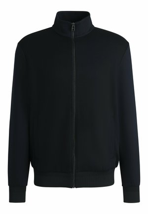 Giacca nera con zip e colletto alto, realizzata in tessuto uniforme, con polsini e orlo a coste e tasche laterali. Texture liscia, design moderno.