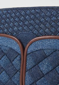 sessùn DIVINE BRAIDED - Borsa a tracolla - denim blue