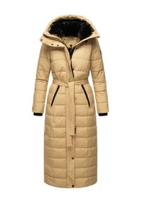 Manteau rembourré beige avec capuche, fermeture éclair et pression, taille ceinturée et accents noirs. Présente une texture matelassée et des poches latérales.
