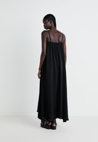 Gina Tricot FLOWY DRESS - Maksi suknelė - black