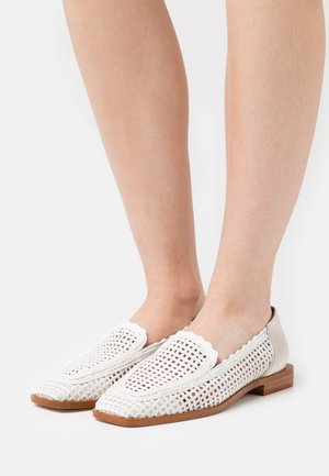 ÁNGEL ALARCÓN, Chaussons - white