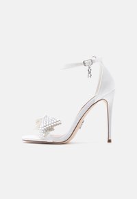 Δεν επιλέχθηκε, ivory