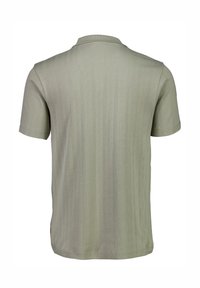Polo a maniche corte di colore verde chiaro, con un motivo testurizzato con linee verticali e sottili forme di diamanti. Design del colletto standard.