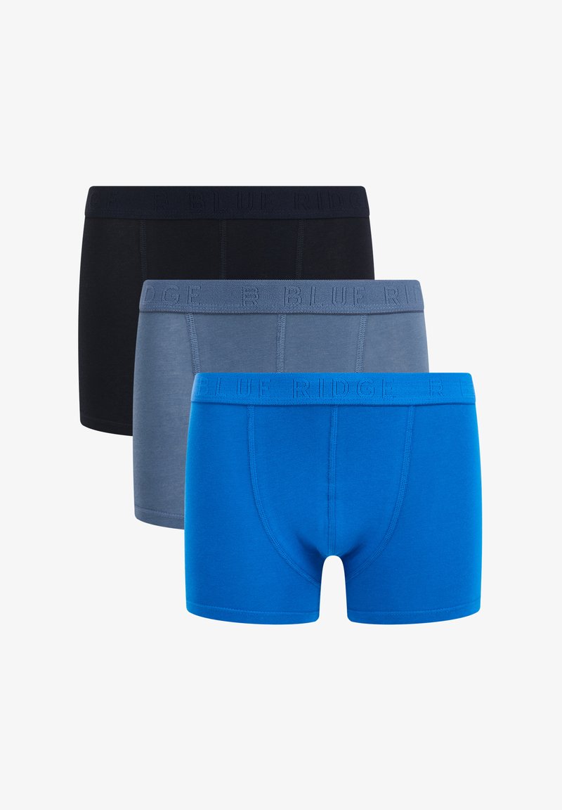 Trii para moških bokseric v črni, sivi in svetlo modri barvi, zložene z vidnimi šivi in blagovnimi pasovi.