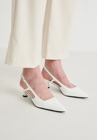 CLELIA - Klasické lodičky - white patent