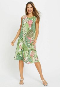 Ärmelloses, knielanges Kleid mit einem grünen tropischen Blattmuster und pinken Akzenten, aus leichtem Stoff; A-Linien-Silhouette.