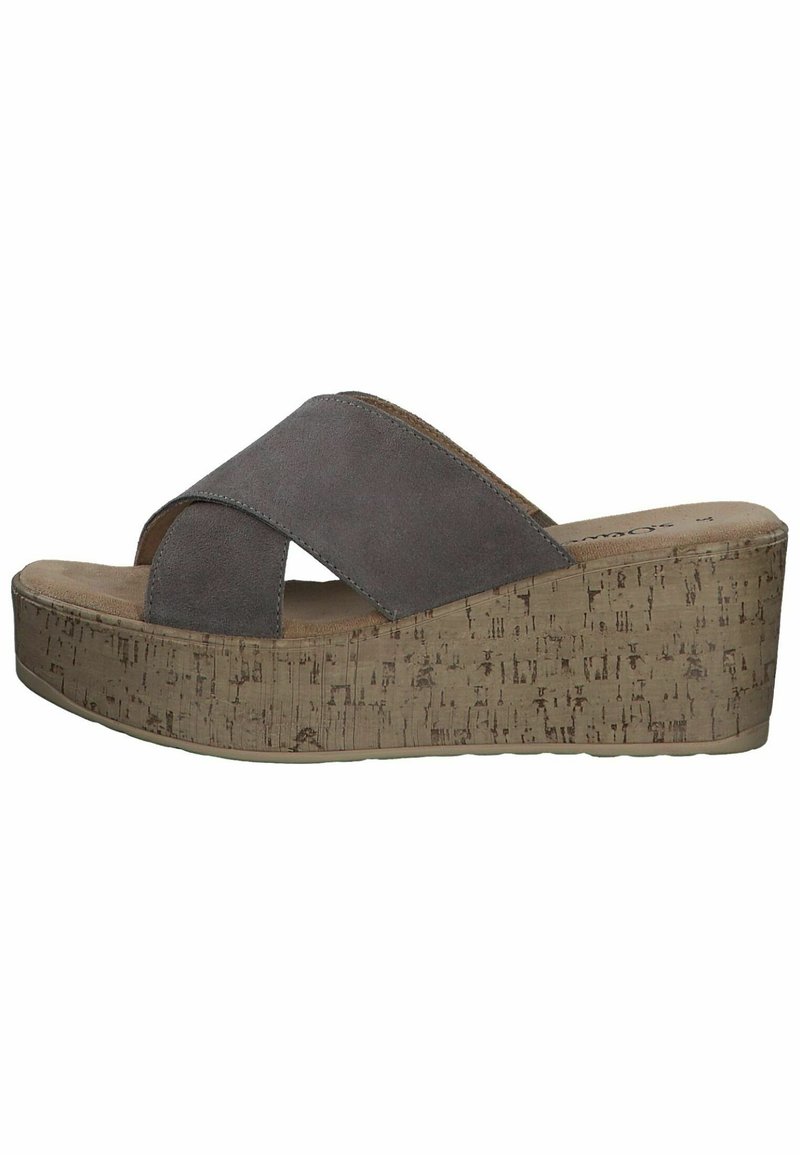 Sandali con tacco a cuneo in suede grigio, con cinturini incrociati e una piattaforma simile al sughero. La suola è texturizzata per garantire aderenza e presenta un design a punta arrotondata.