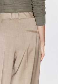 Massimo Dutti DARTED - Pantalon classique - light brown