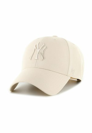 Beige Baseballkappe mit gebogenem Schirm und gesticktem New York Yankees-Logo auf der Vorderseite sowie kleinem '47'-Logo an der Seite.