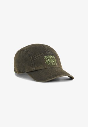 Khaki-Denim-Cap mit gebogenem Schirm, hellgrünem gesticktem Design von Cartoonfiguren an der Vorderseite und einer strukturierten Oberfläche.